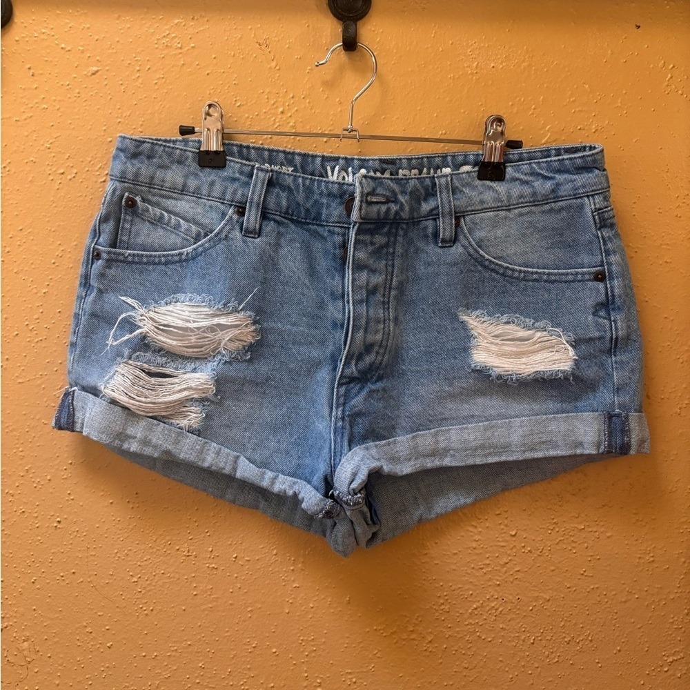 Volcom Stoned Rolled Distressed Denim Shorts Light Wash Blue Size 9 29 Waist